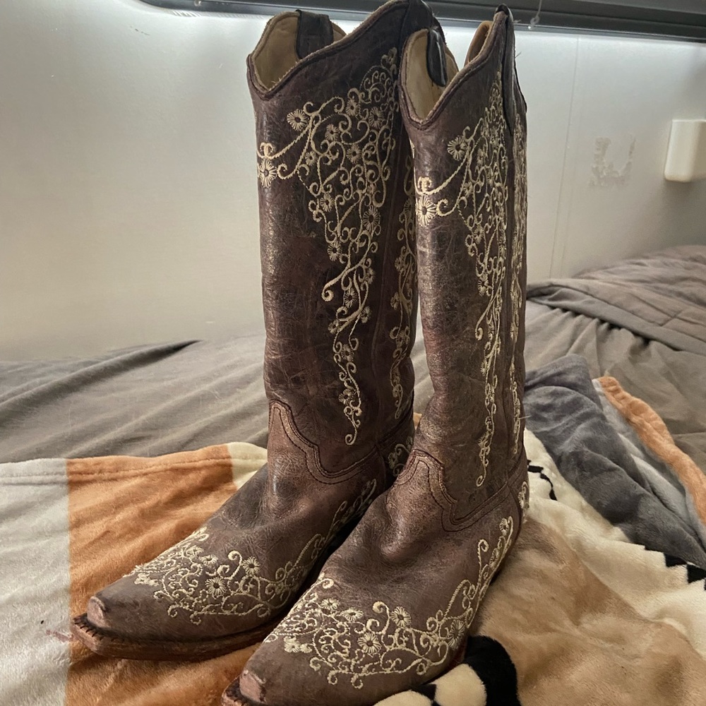 Corral boots